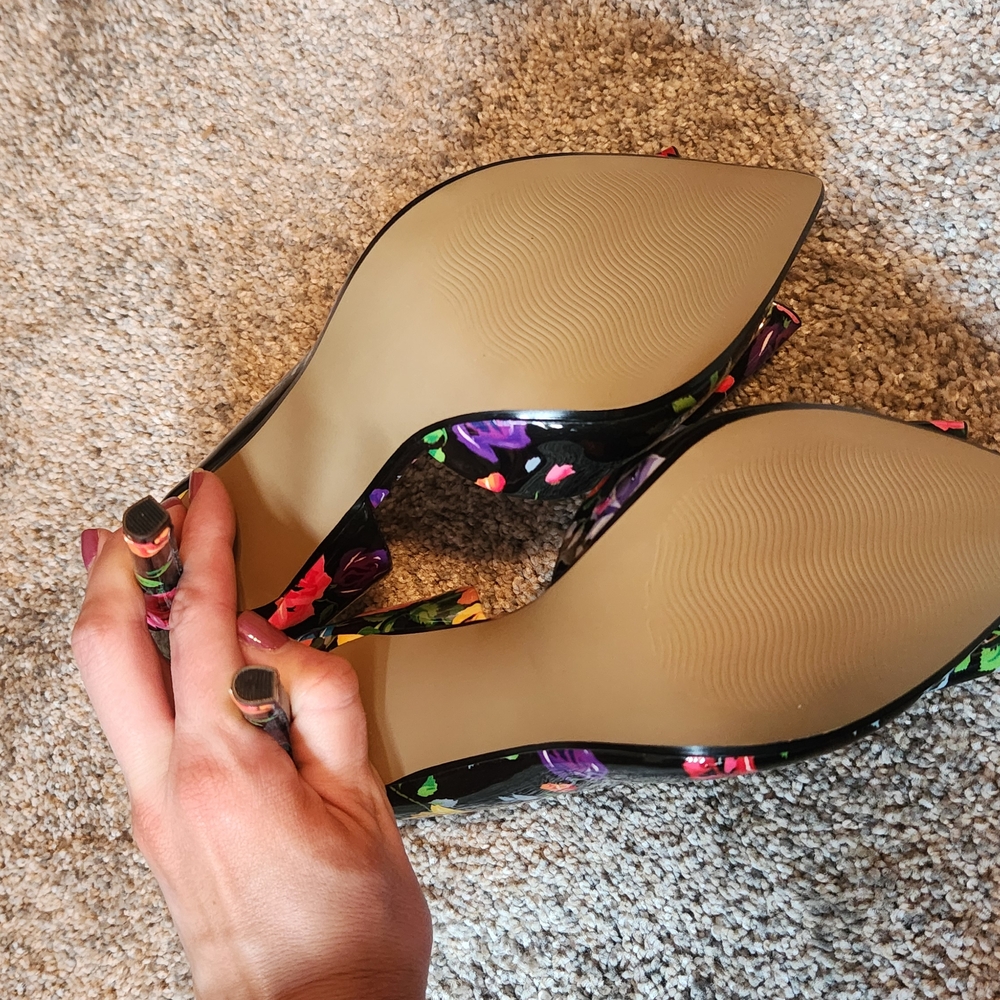 Betsey Johnson Women's Floral Heels - Picture 4 of 7